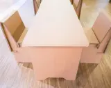 Ensemble table et bancs en carton, une solution de deco originale et écologique.