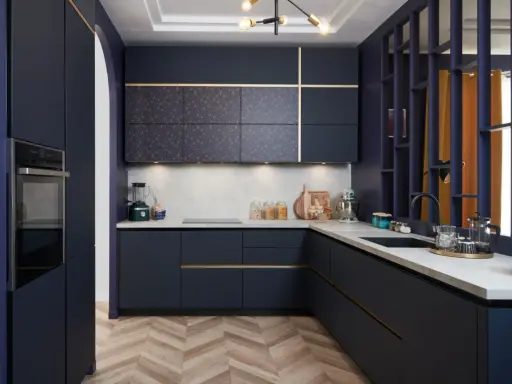Cuisine moderne bleu nuit avec plan de travail en béton ciré. Une belle idée aménagement cuisine avec des portes à motifs géométriques et des touches dorées.