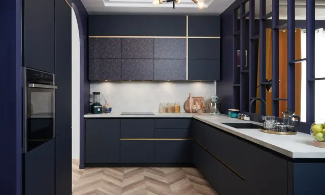 Cuisine moderne bleu nuit avec plan de travail en béton ciré. Une belle idée aménagement cuisine avec des portes à motifs géométriques et des touches dorées.