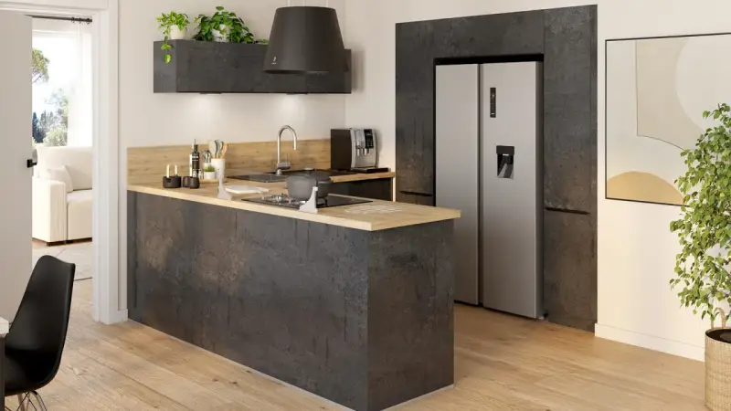 Plan cuisine moderne avec îlot central en béton ciré, réfrigérateur américain et hotte design.